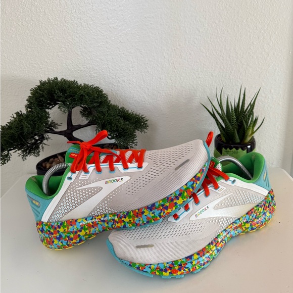 Brooks women Sneakers - White, Green, Red - Picture 5 of 5